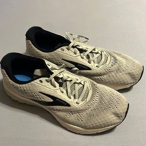 Brooks Anthem 4 Men’s Running Shoes. Very good Condition.